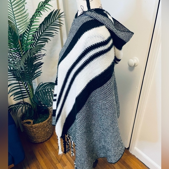 Black Monochrome Striped Hooded Poncho - Picture 8 of 12